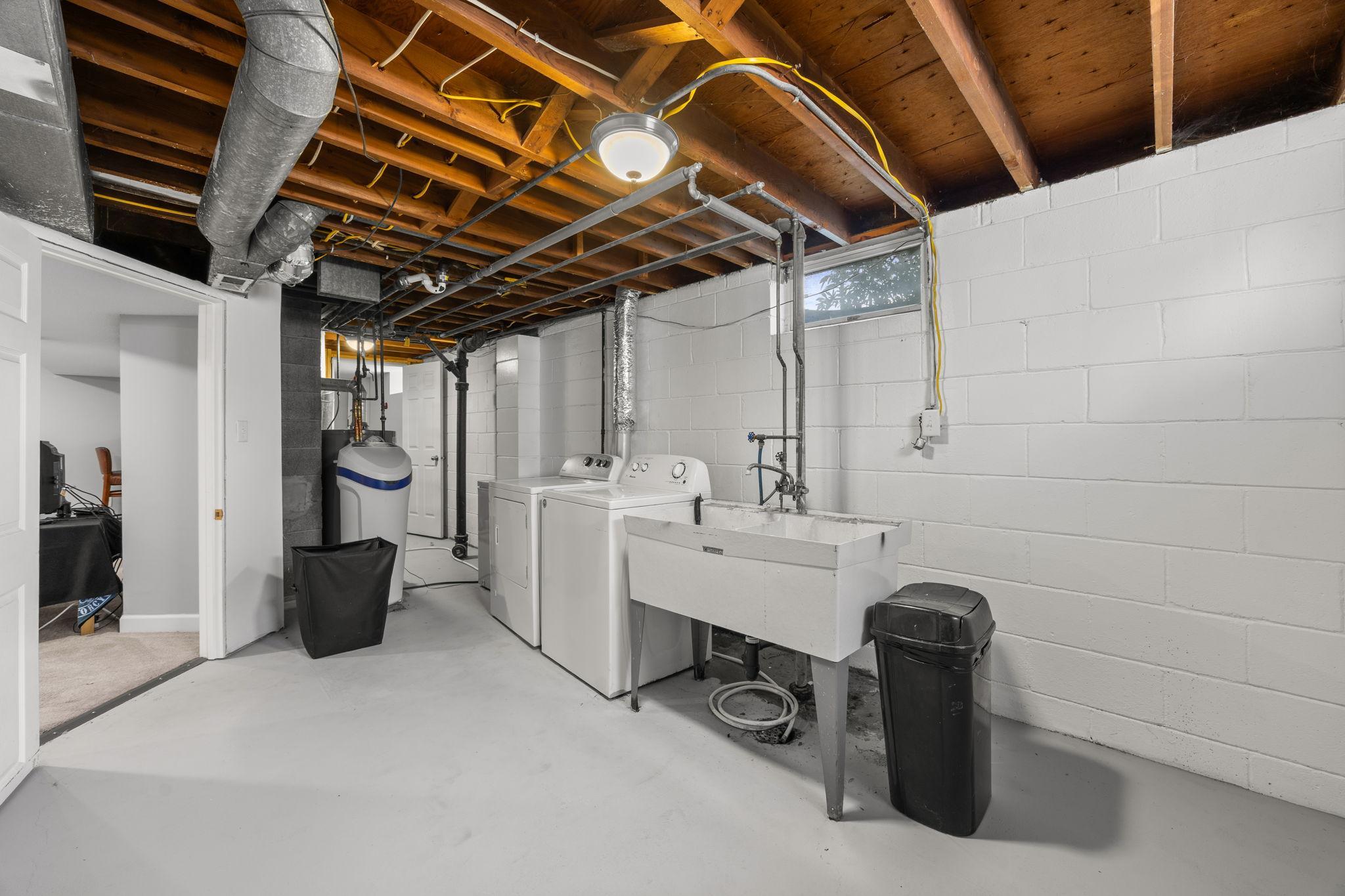 44-web-or-mls-157 MacArthur St W-150.jpg