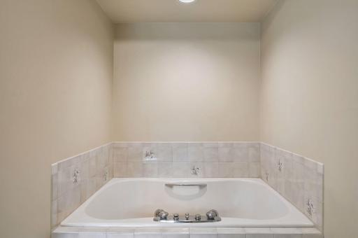 215 Hollander Road, Wayzata, MN 55391