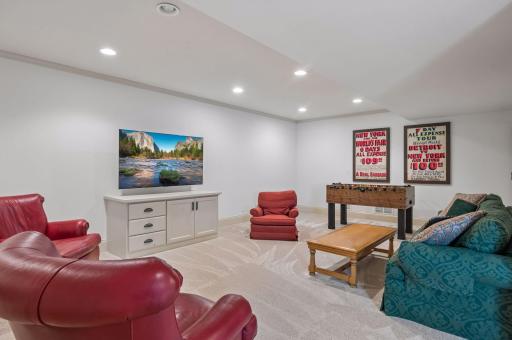 215 Hollander Road, Wayzata, MN 55391