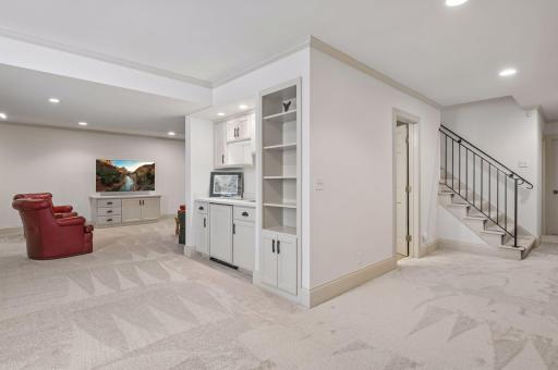 215 Hollander Road, Wayzata, MN 55391