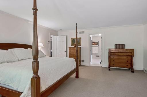 215 Hollander Road, Wayzata, MN 55391
