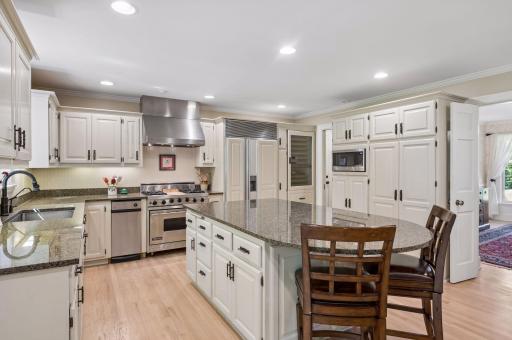215 Hollander Road, Wayzata, MN 55391