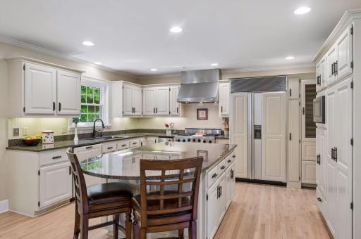 215 Hollander Road, Wayzata, MN 55391