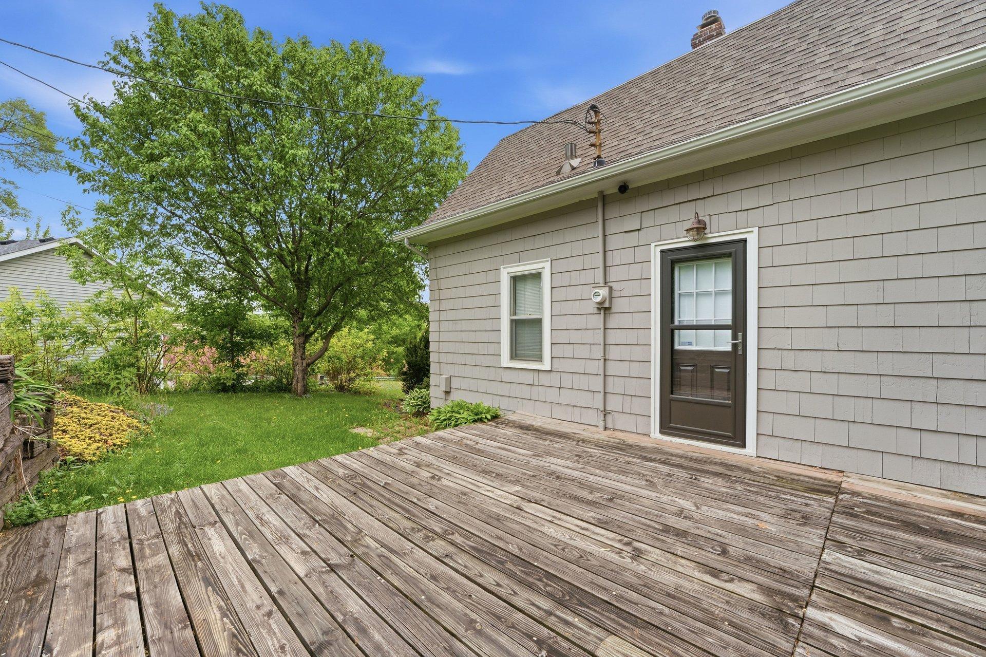 Large deck for relaxing!