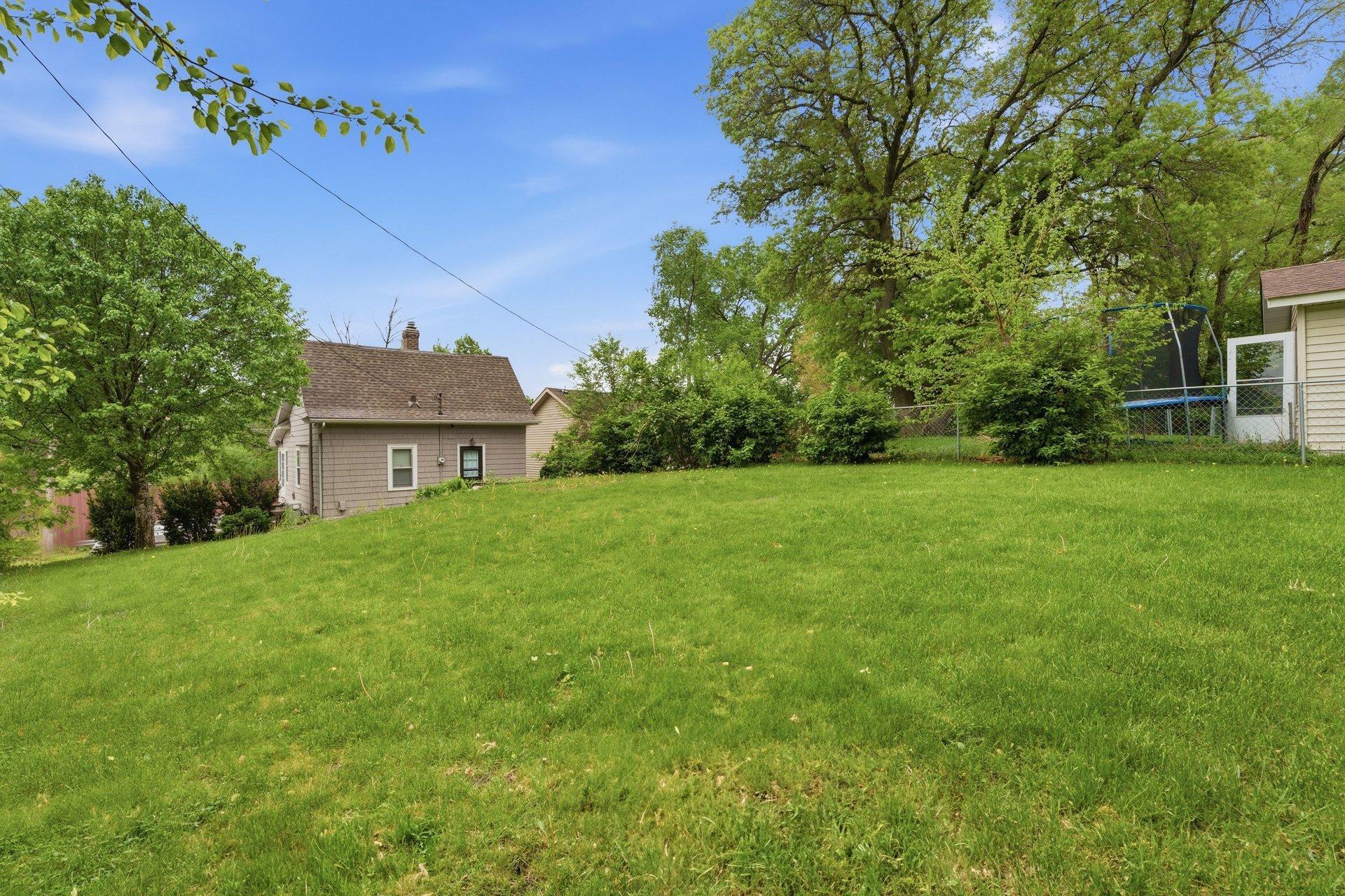 St. Paul's Great River Passage Conservancy and the Battle Creek Regional Park are very near to the home and aid in the secluded feeling you get from this neighborhood.