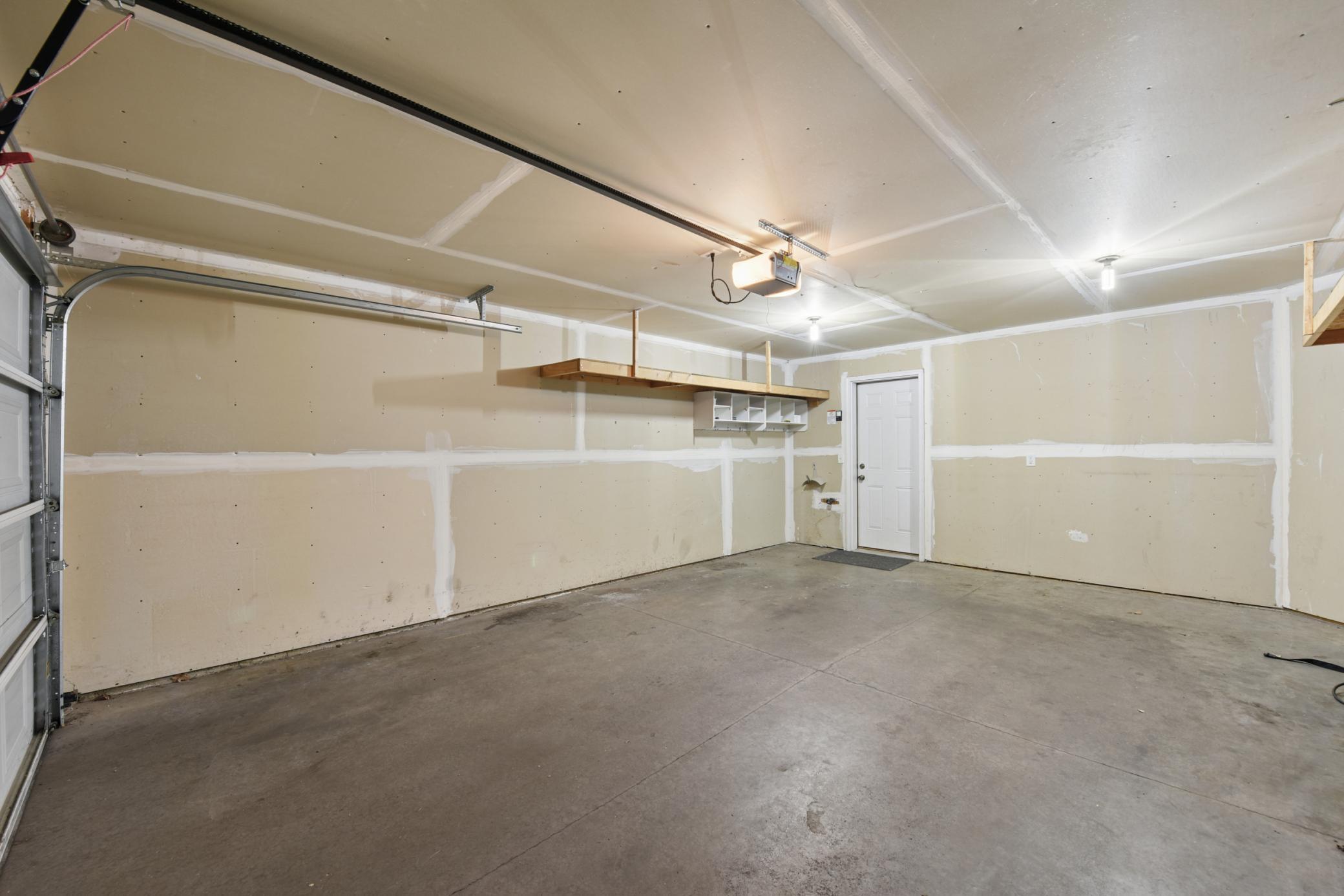2489 Dawes Place #D - Extra large two car garage