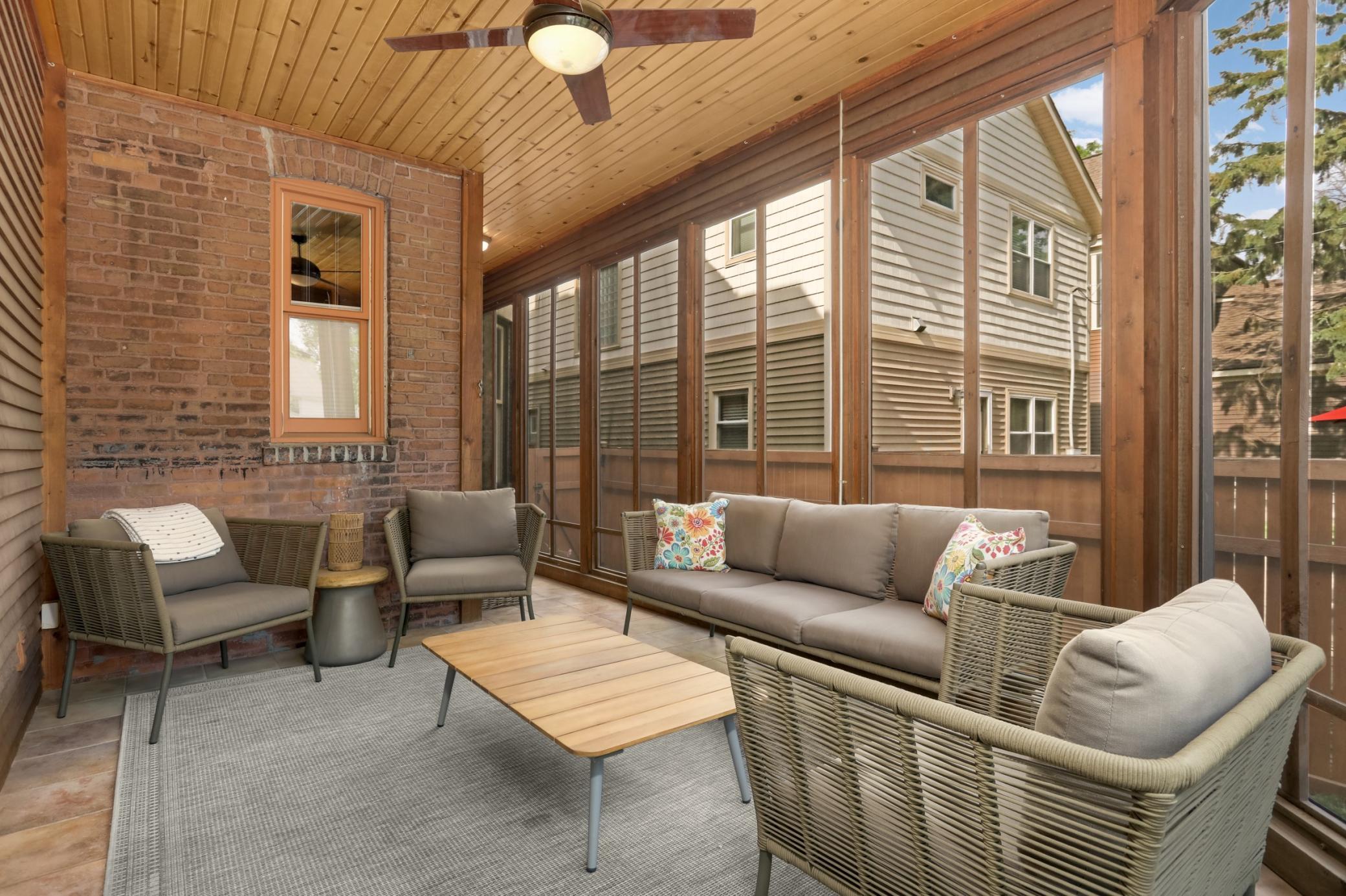 Three season porch
