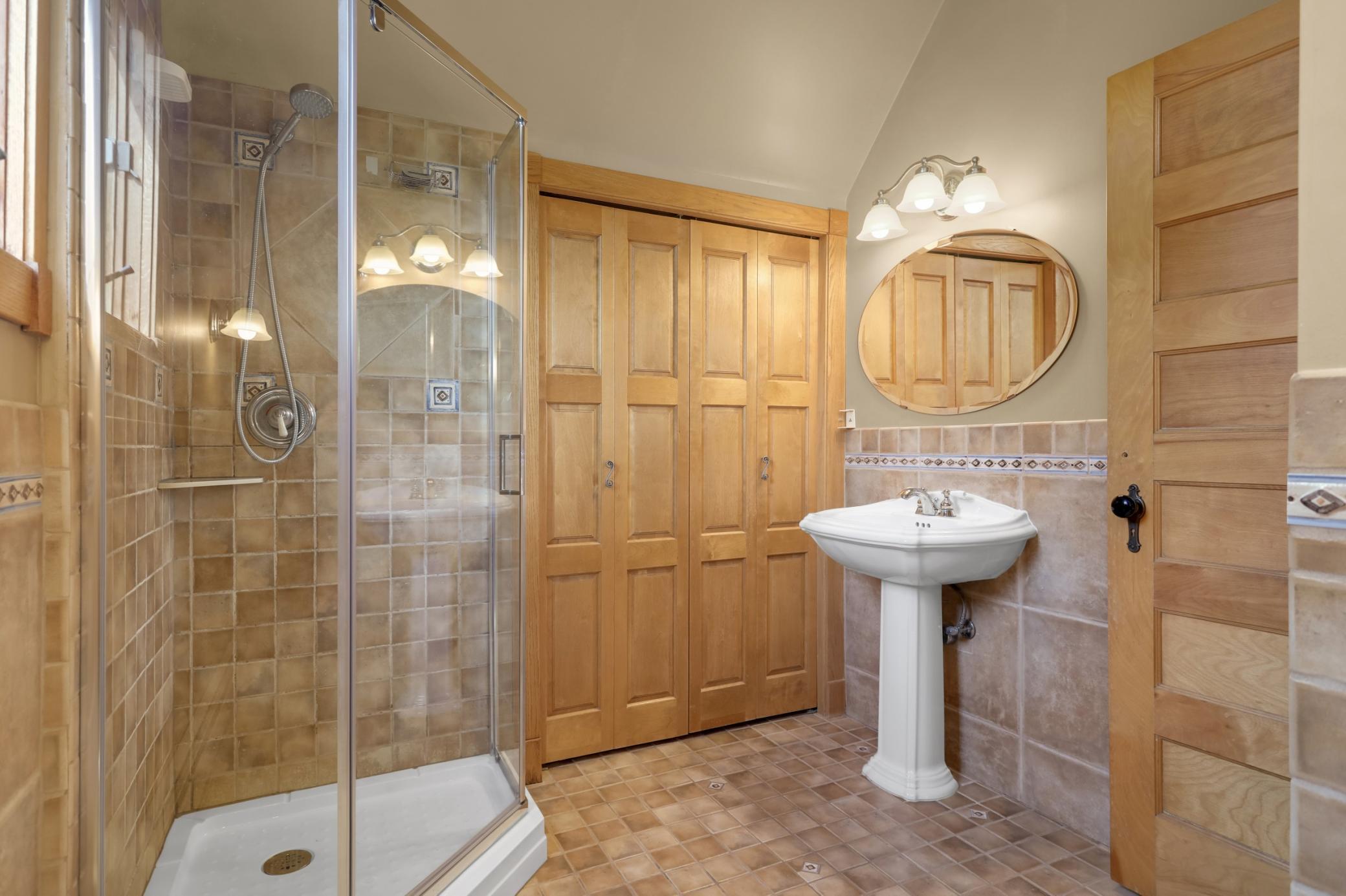 Third floor 3/4 bath