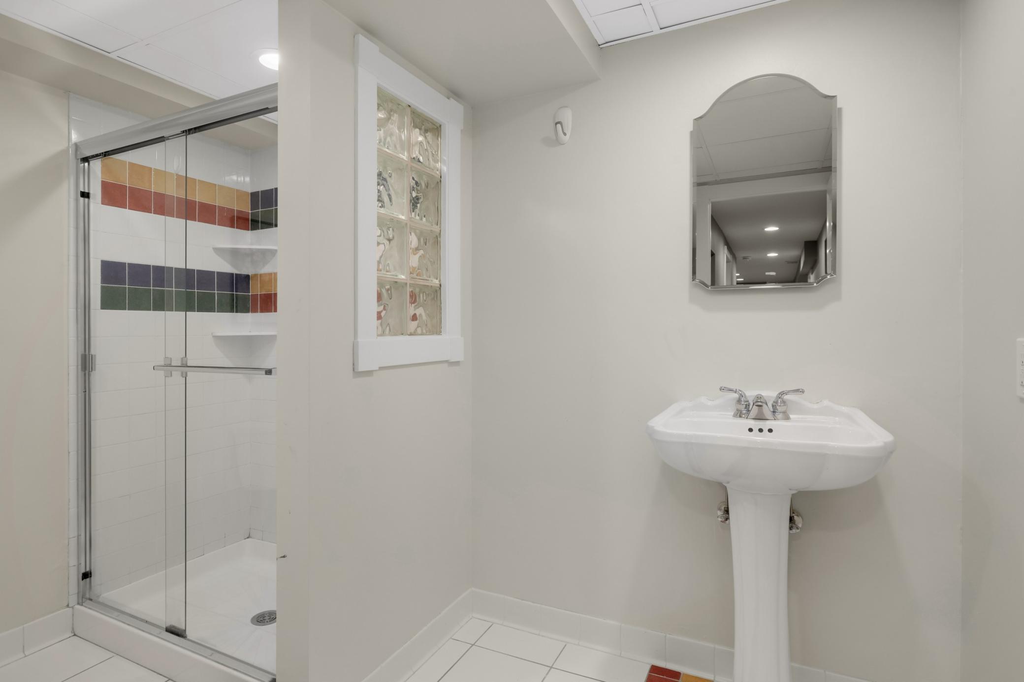 Lower level 3/4 bath