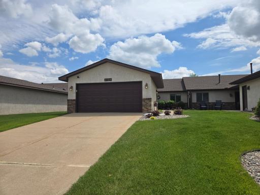 2126 Vierling Drive E, Shakopee, MN 55379