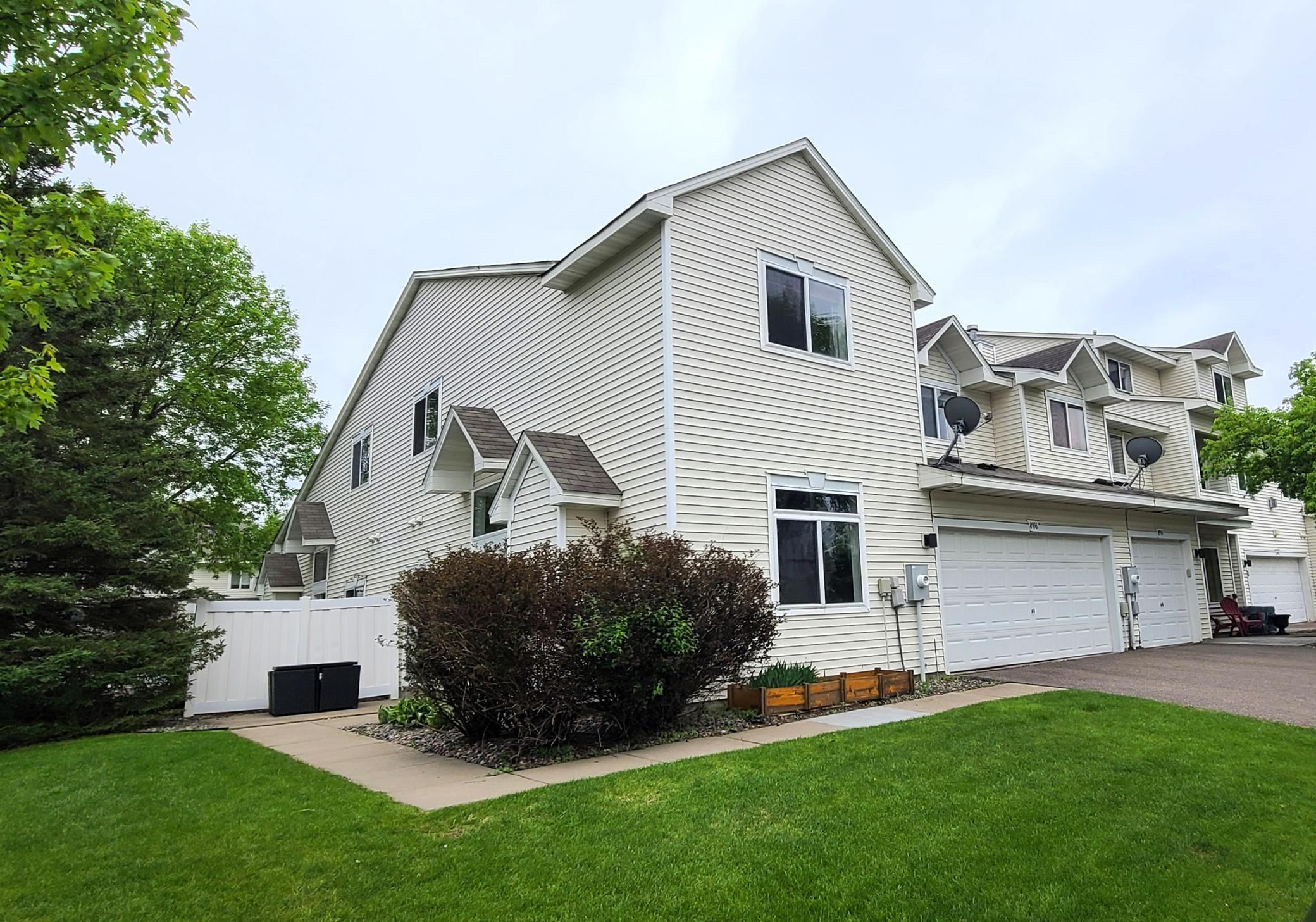 Nice curb appeal!
