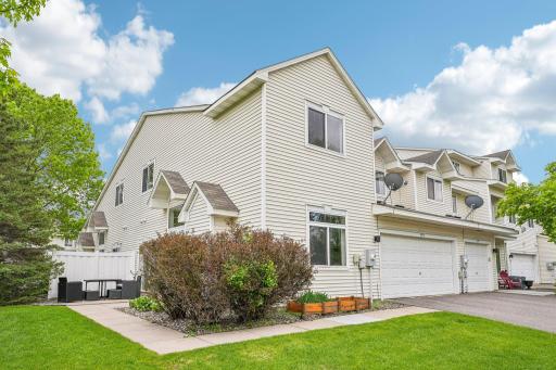 8996 Sawgrass Glen, 405, Maple Grove, MN 55311