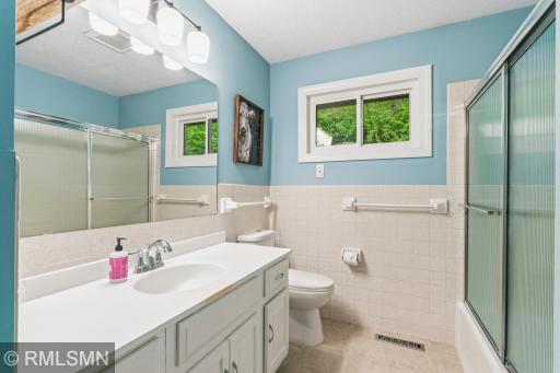 1717 11th Avenue NE, Rochester, MN 55906