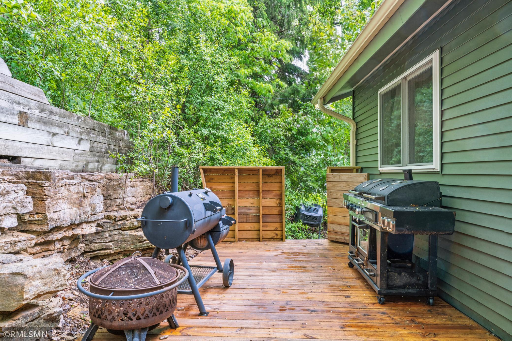 Private Back Deck/Patio