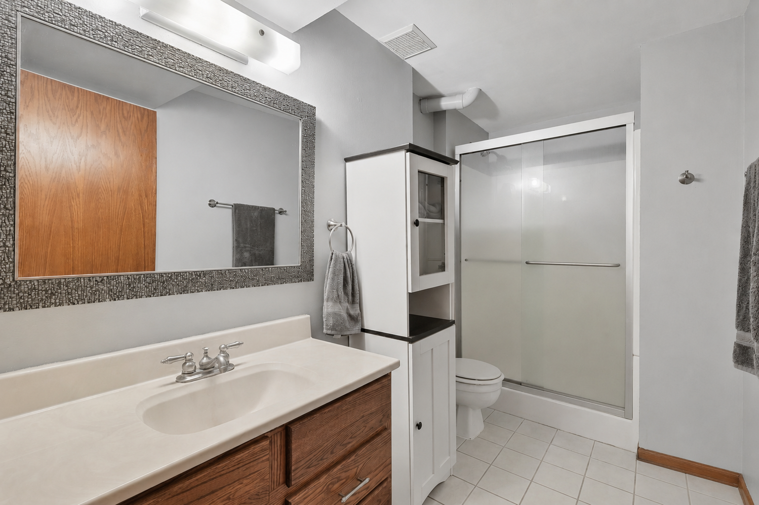 Full Bathroom 2