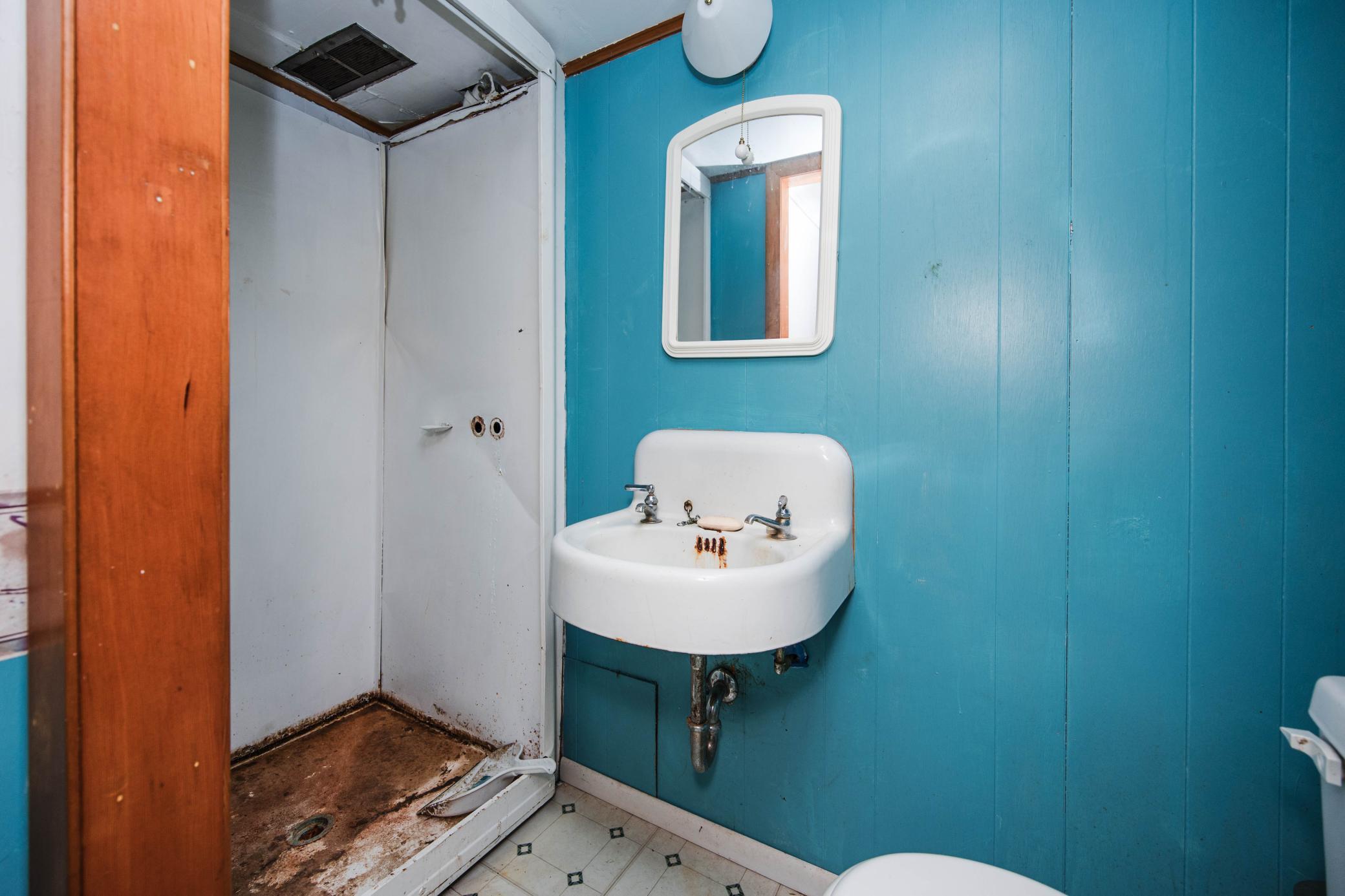 LL Bathroom1