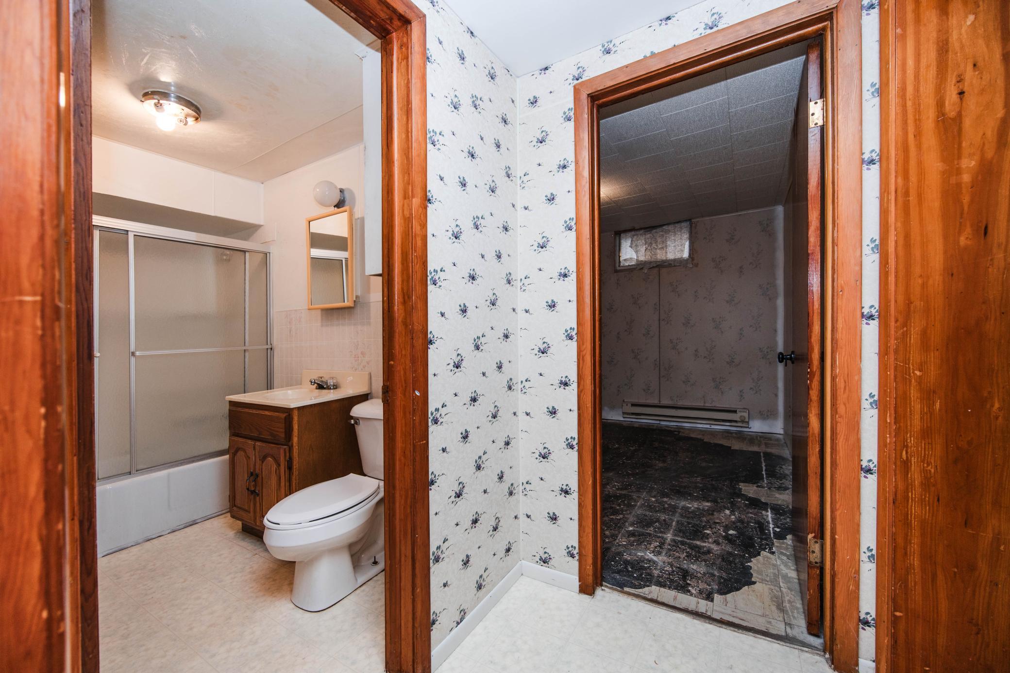 LL Bathroom2