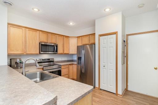 11023 Oak Grove Circle, E, Woodbury, MN 55129