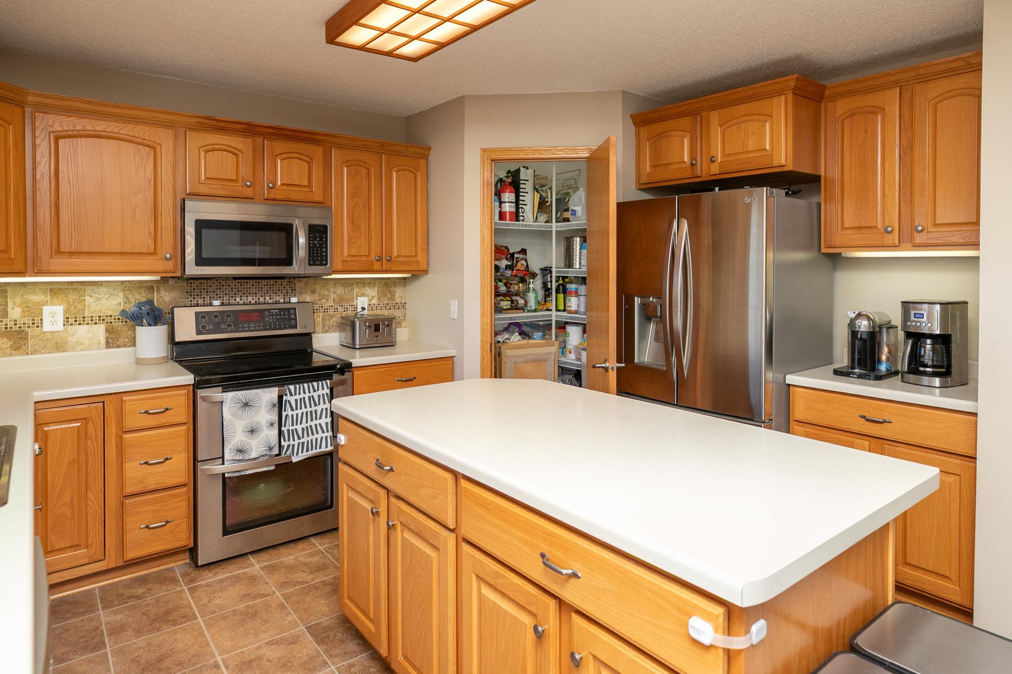 5714 49th Ave NW 17-17-Kitchen.jpg