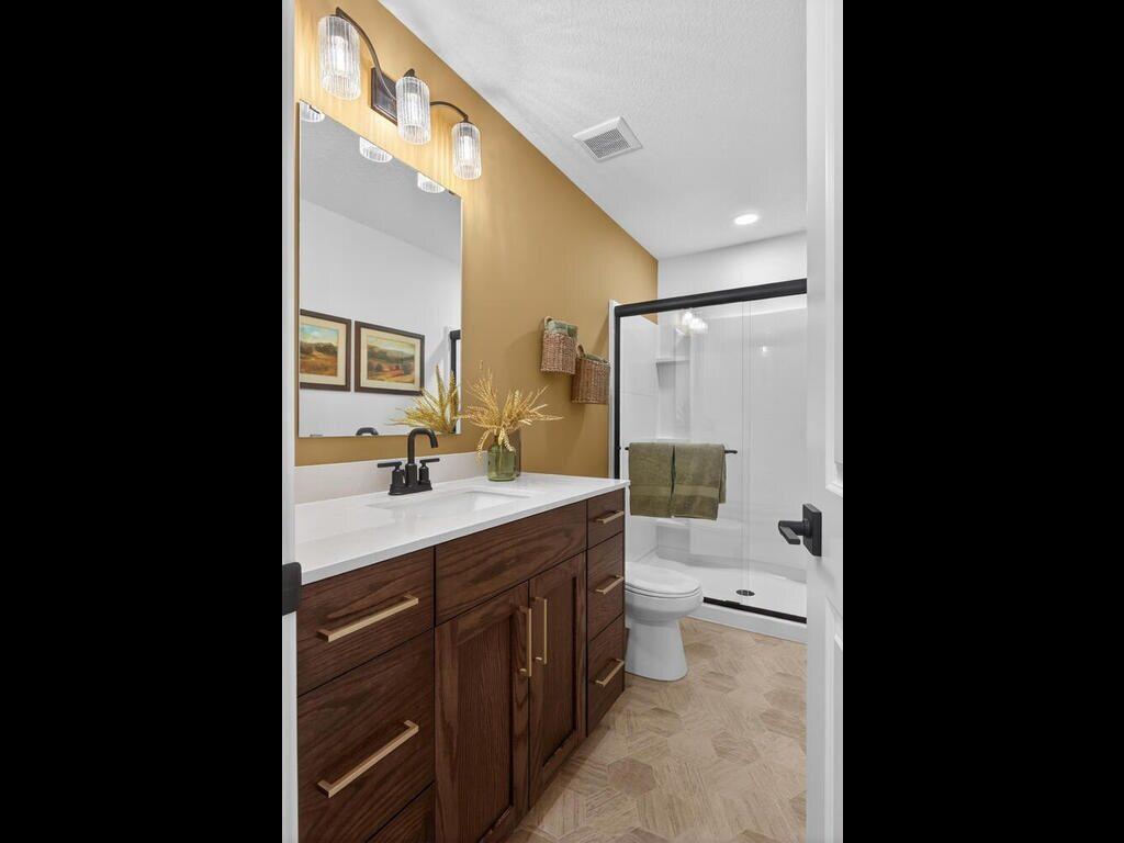 Large, bright, thoughtfully curated bath #5