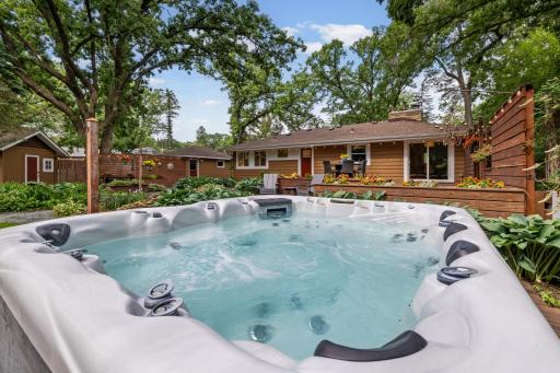 350 Arcwood Road, Mahtomedi, MN 55115