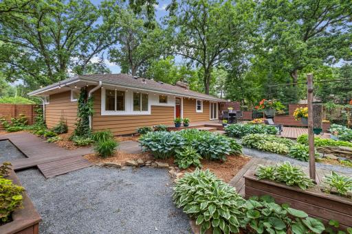 350 Arcwood Road, Mahtomedi, MN 55115