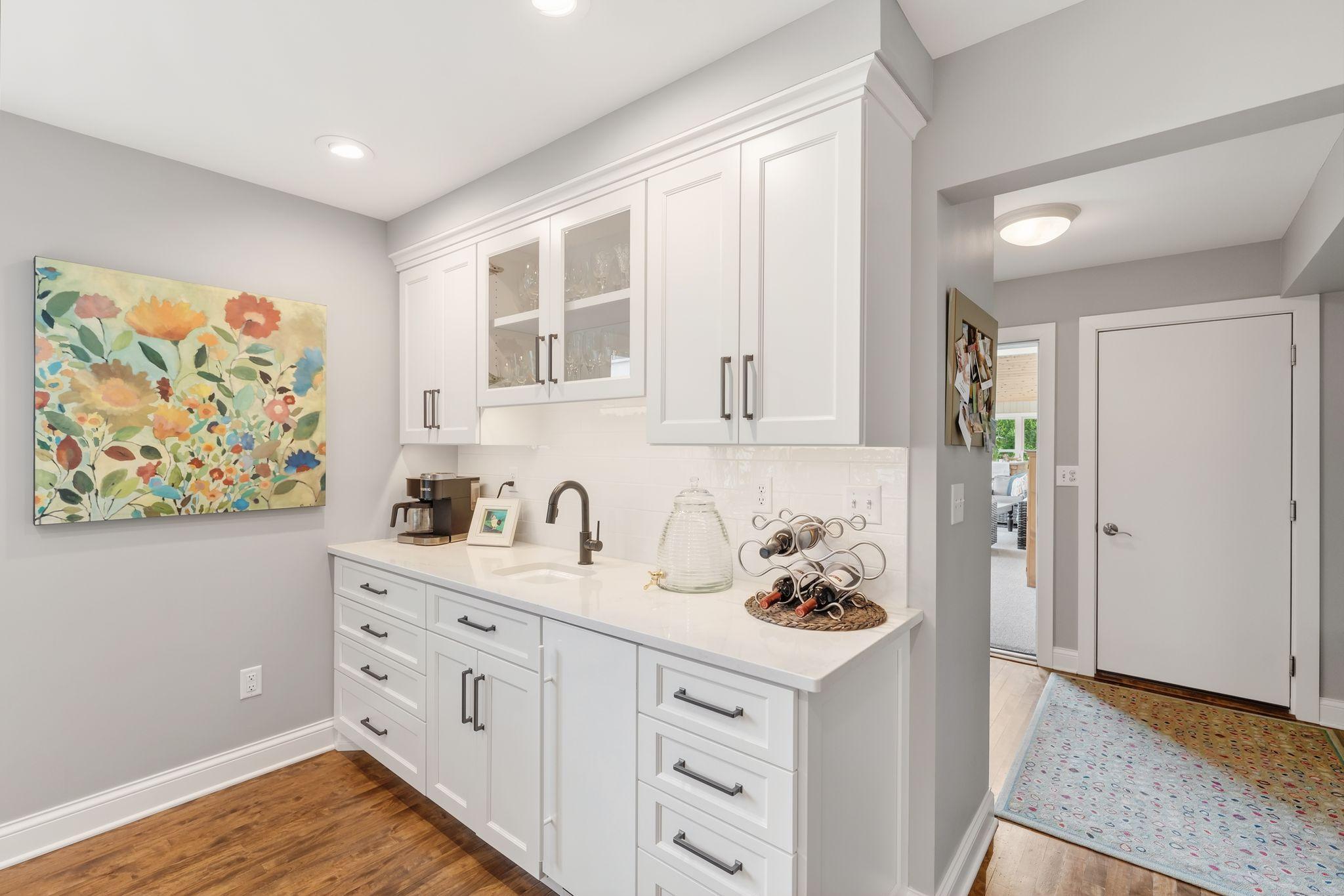 The kitchen bar has you covered from morning coffee to happy hour!