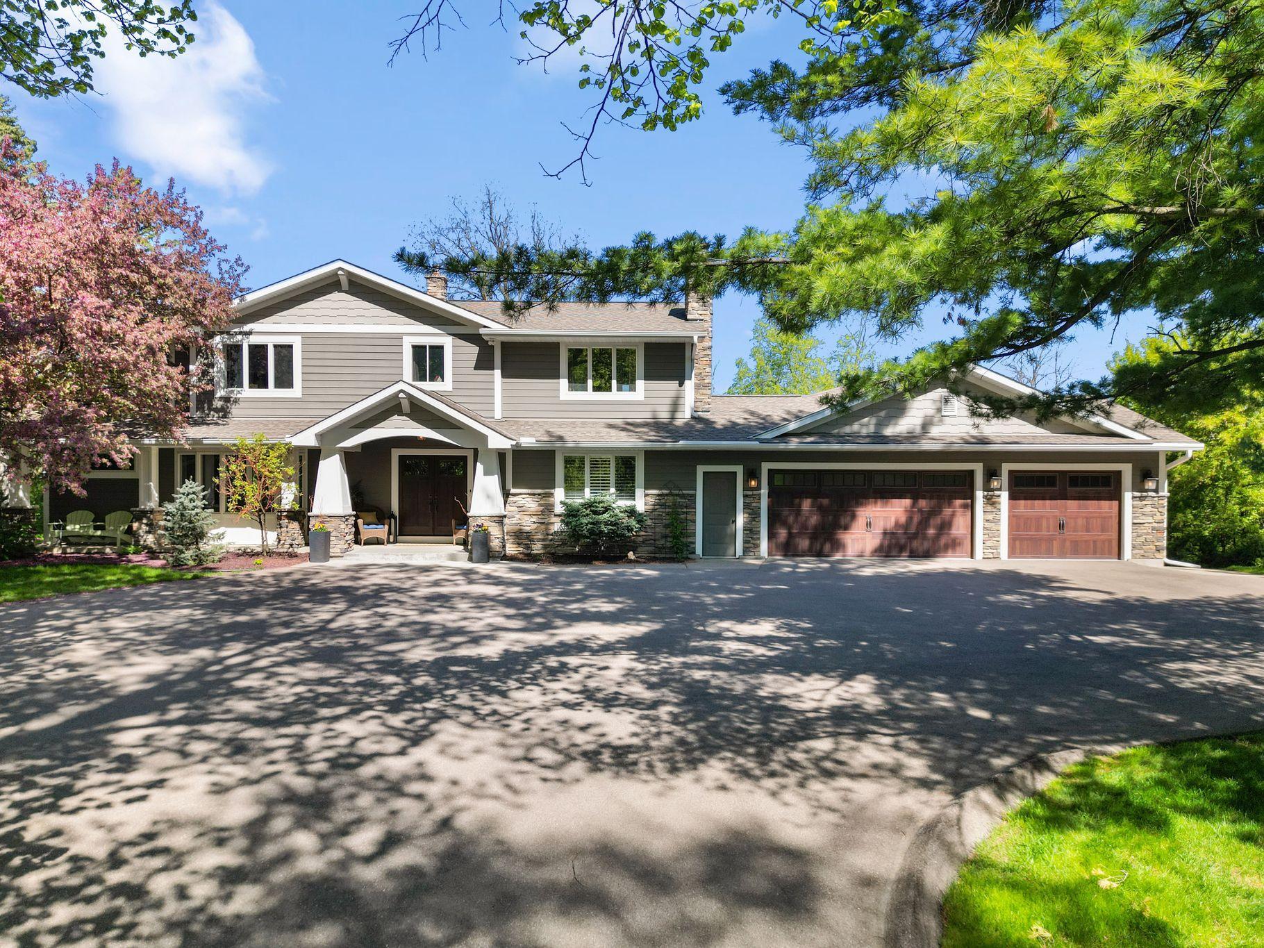 Welcome home to luxury and privacy!