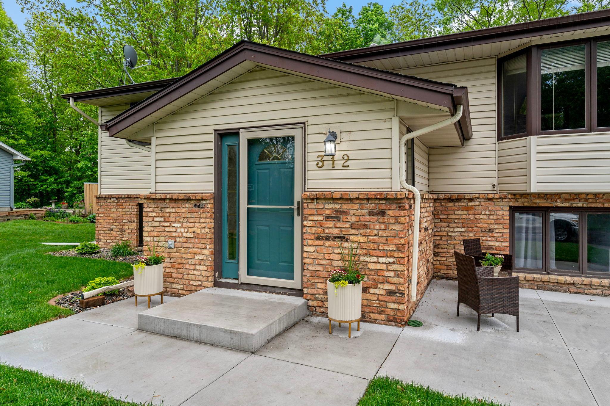 4-web-or-mls-312 Circle Ln SE St Michael MN_0005.jpg