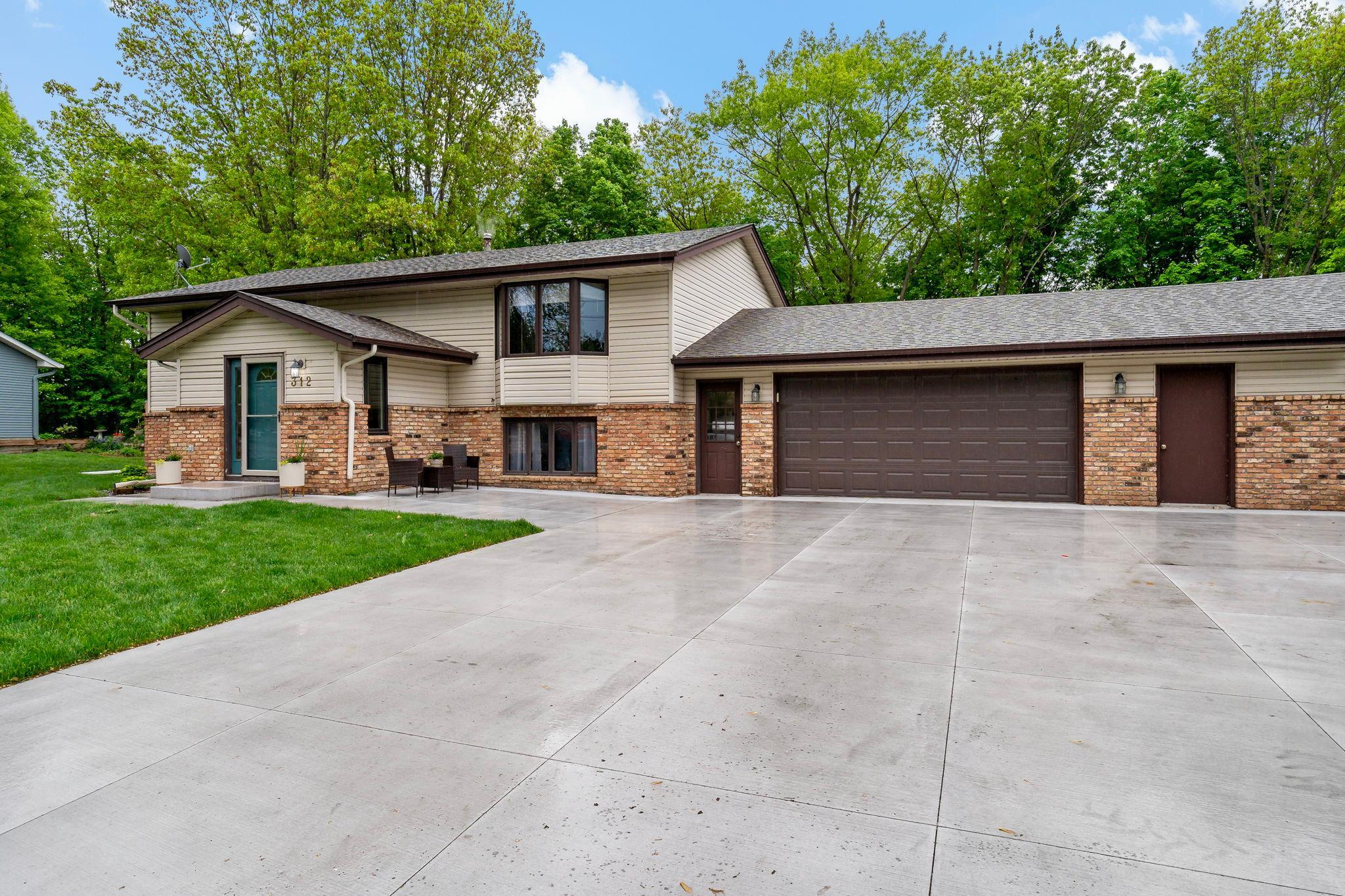 56-web-or-mls-312 Circle Ln SE St Michael MN_0001.jpg