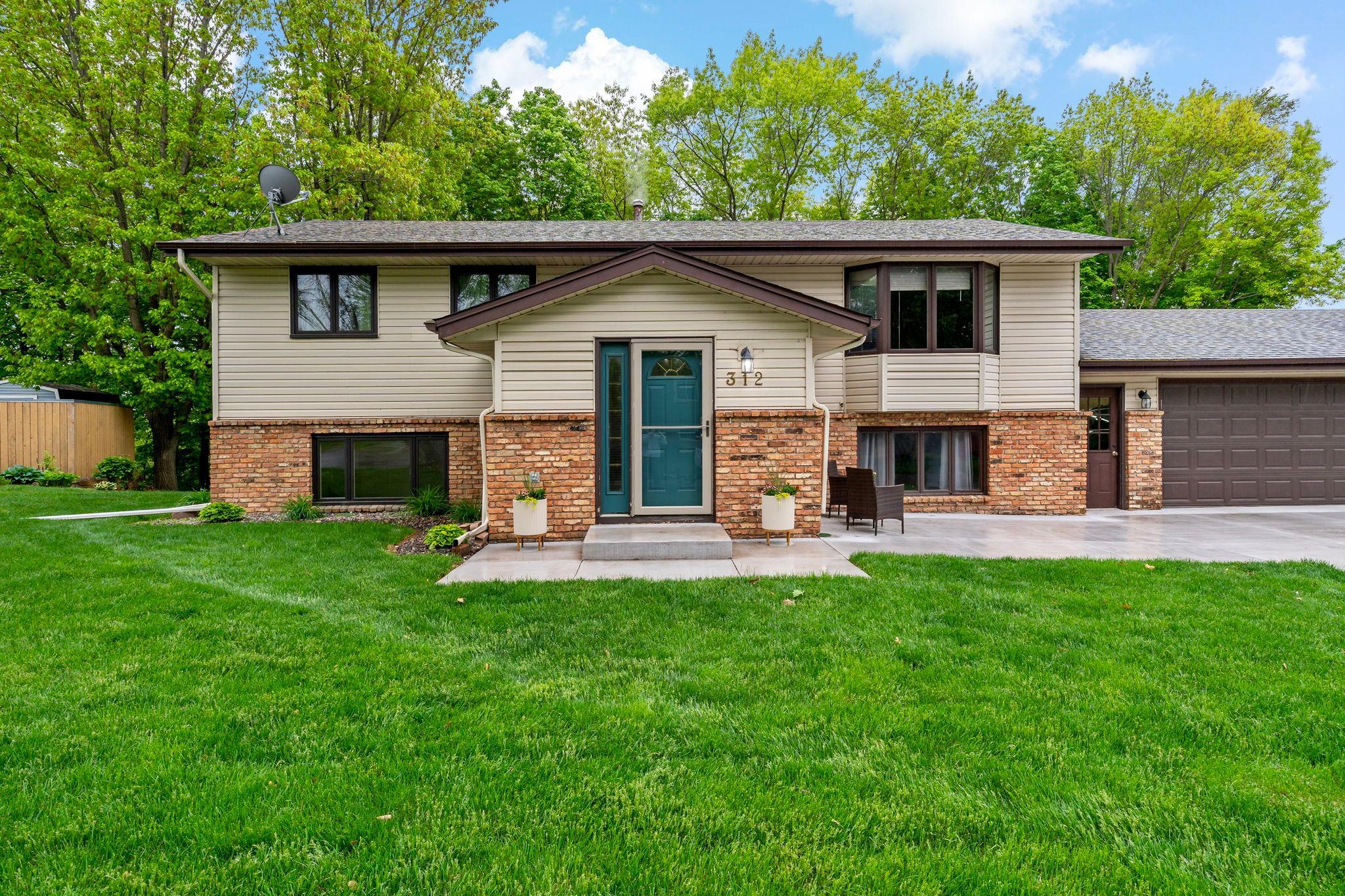 2-web-or-mls-312 Circle Ln SE St Michael MN_0003.jpg