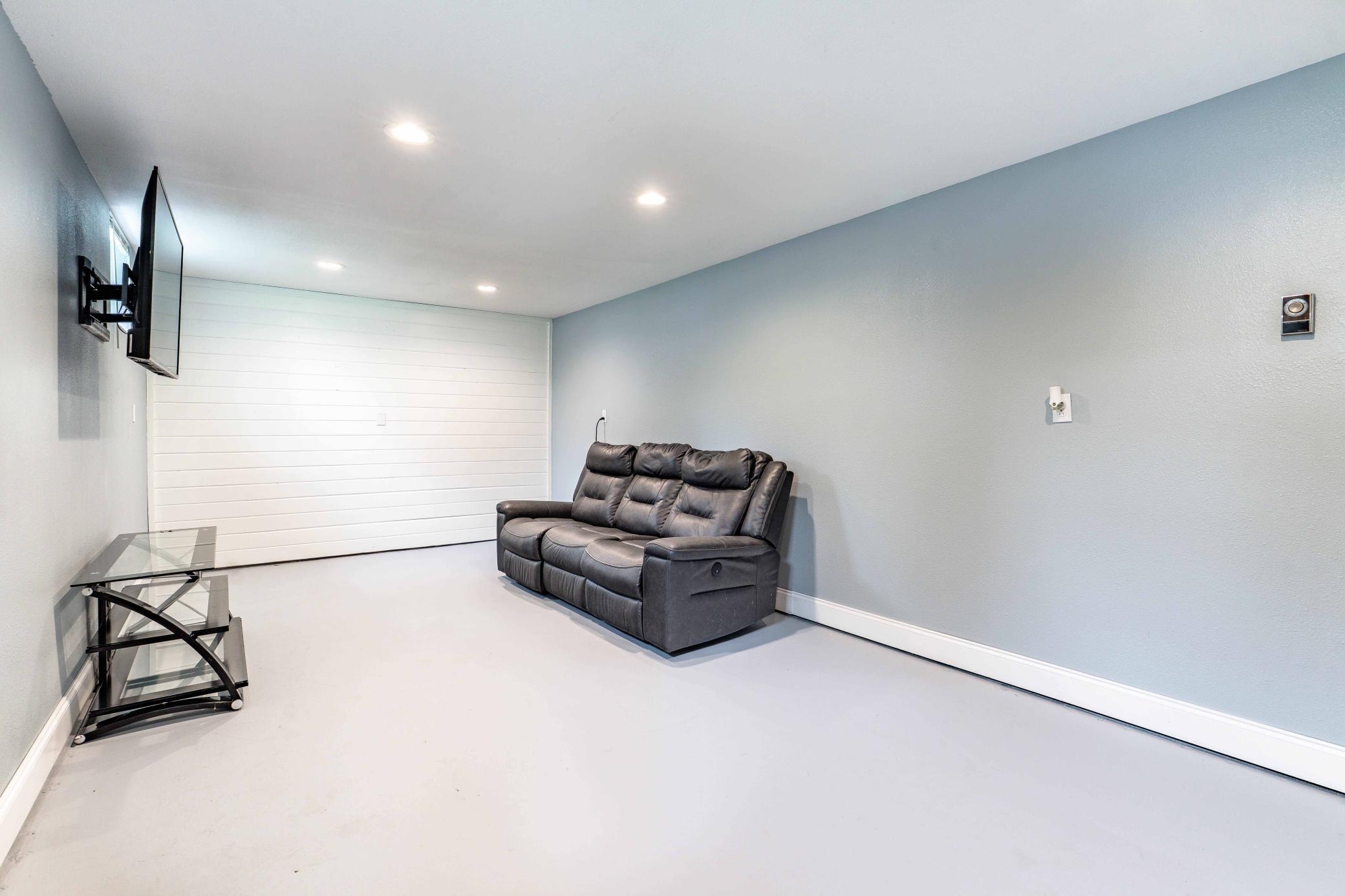 1119 N Lake St FF-229.jpg