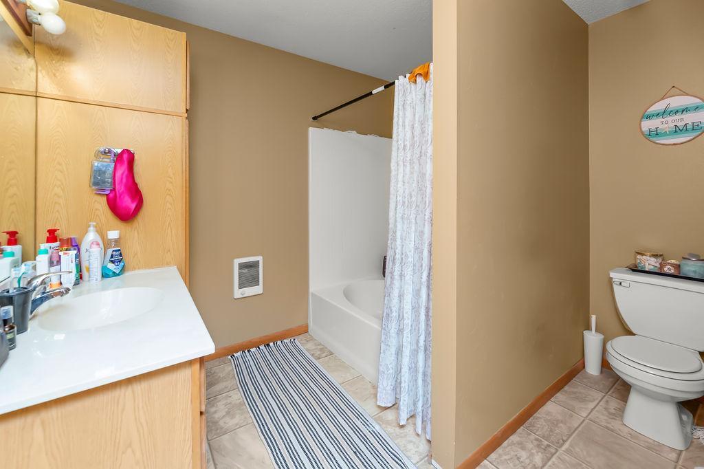 Spacious Full Bathroom on the upper level