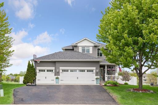 Welcome home to 11466 75th Street NE in the Sunray Farms neighborhood of Otsego.