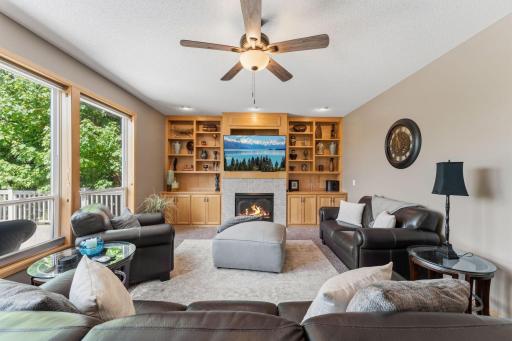 2810 White Eagle Drive, Woodbury, MN 55129