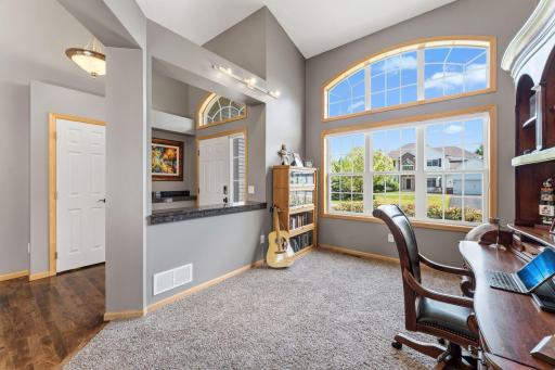 2810 White Eagle Drive, Woodbury, MN 55129