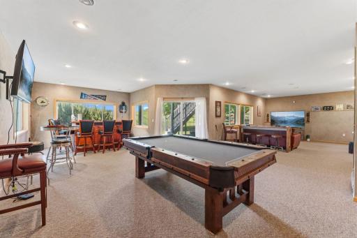 2810 White Eagle Drive, Woodbury, MN 55129