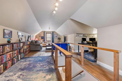 957 Hoyt Avenue W, Saint Paul, MN 55117