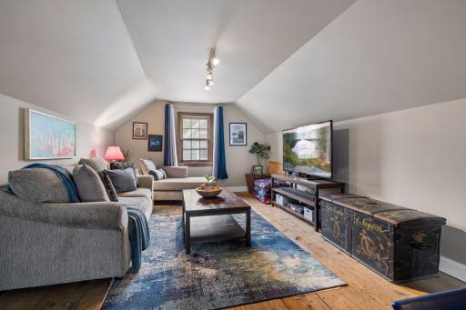 957 Hoyt Avenue W, Saint Paul, MN 55117