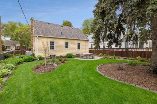 957 Hoyt Avenue W, Saint Paul, MN 55117