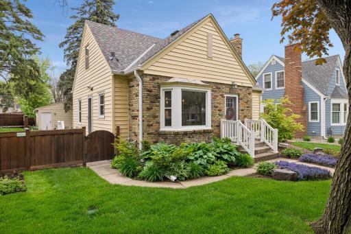 957 Hoyt Avenue W, Saint Paul, MN 55117