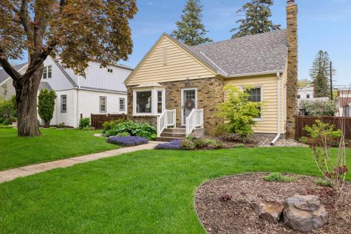 957 Hoyt Avenue W, Saint Paul, MN 55117