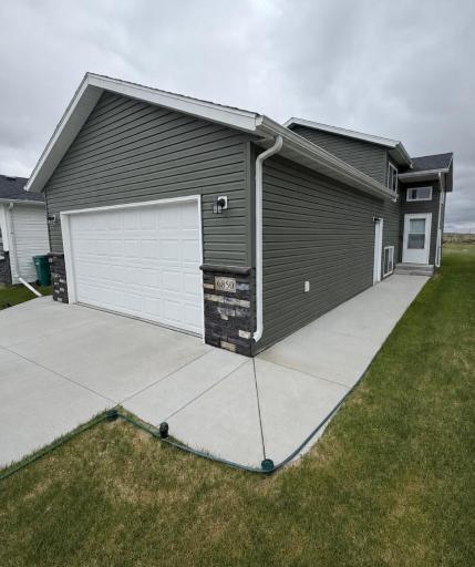 6850 67th Street S, Horace, ND 58047