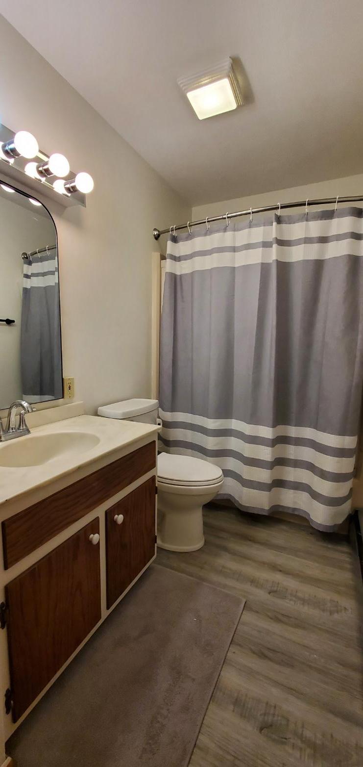 Main floor full bath