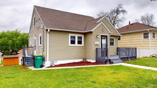 813 Pillsbury Avenue, Albert Lea, MN 56007