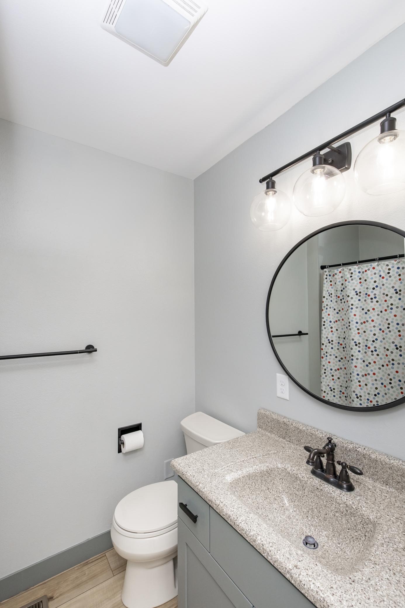 Bathroom 2 - Full
