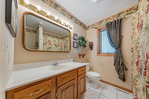 25 bathroom.jpg