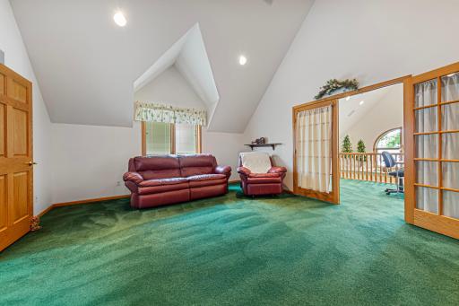 33 main bedroom.jpg