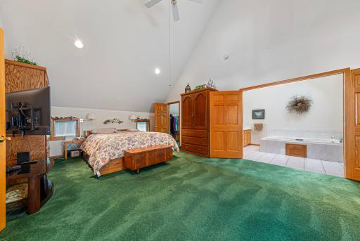 31 main bedroom.jpg