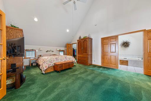 30 main bedroom.jpg